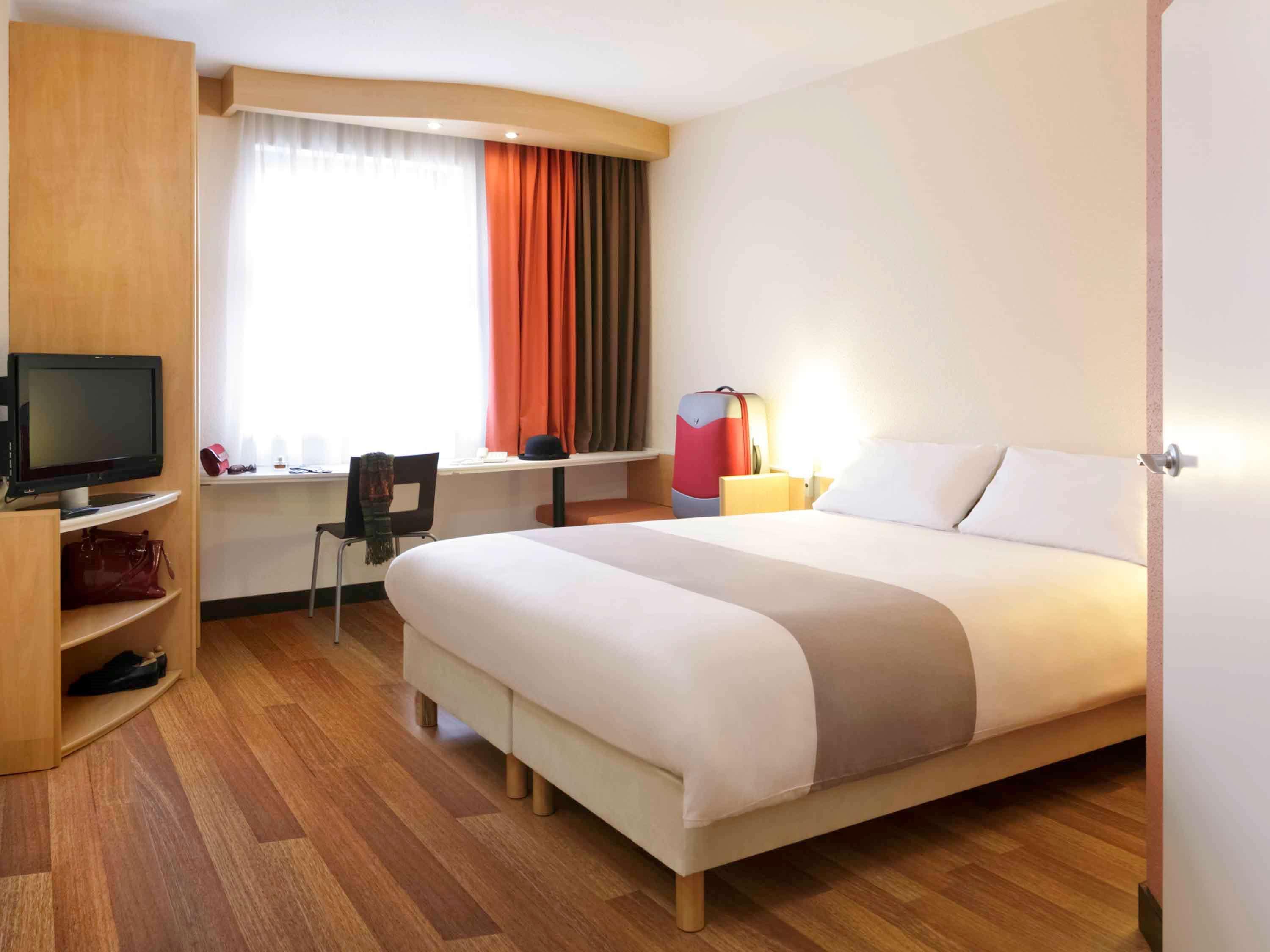 Ibis Bratislava Centrum Esterno foto