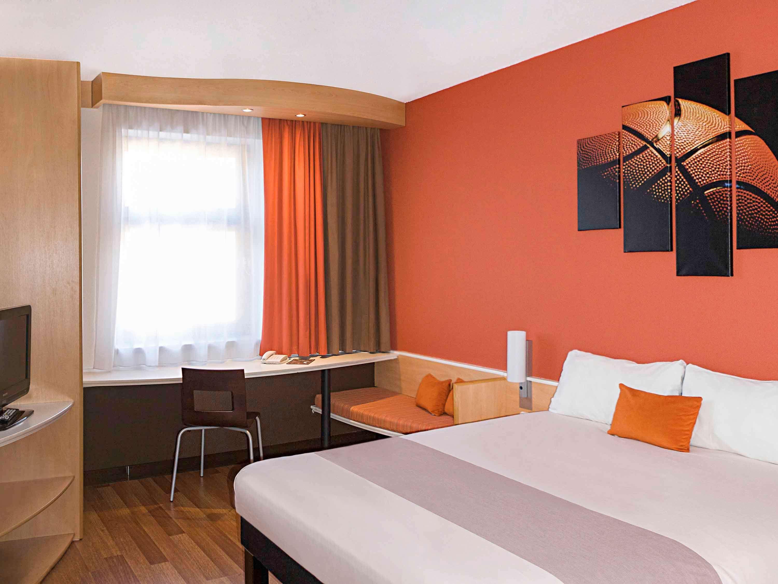 Ibis Bratislava Centrum Esterno foto