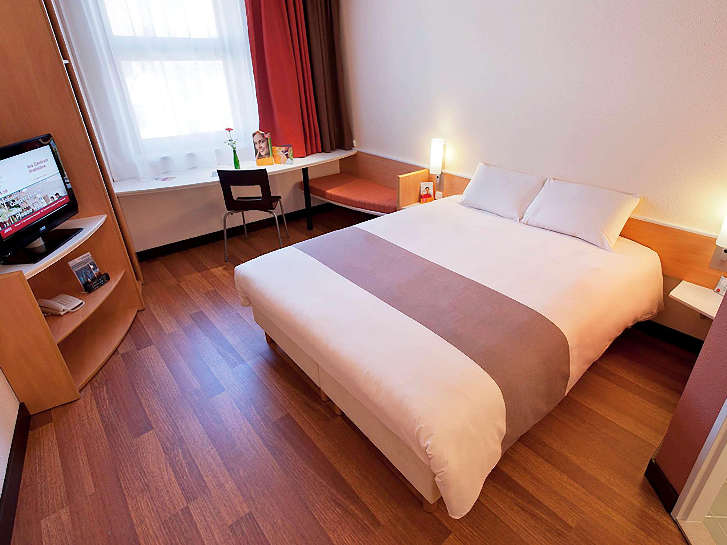 Ibis Bratislava Centrum Esterno foto