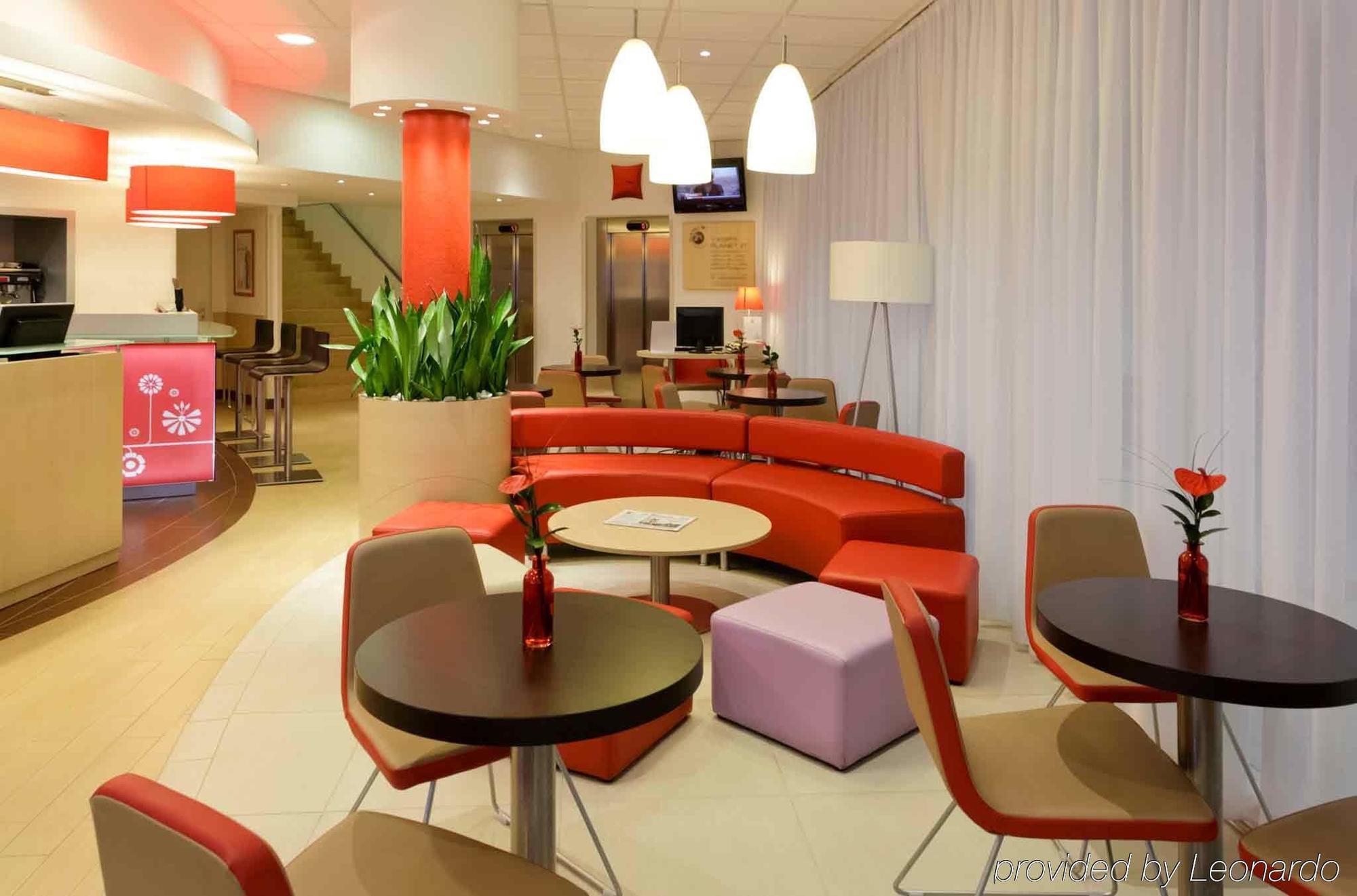 Ibis Bratislava Centrum Esterno foto