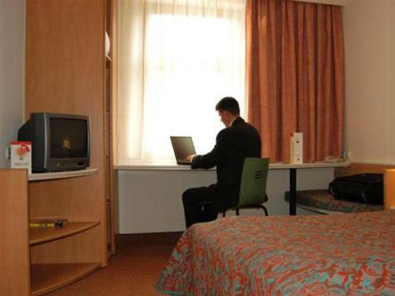 Ibis Bratislava Centrum Esterno foto