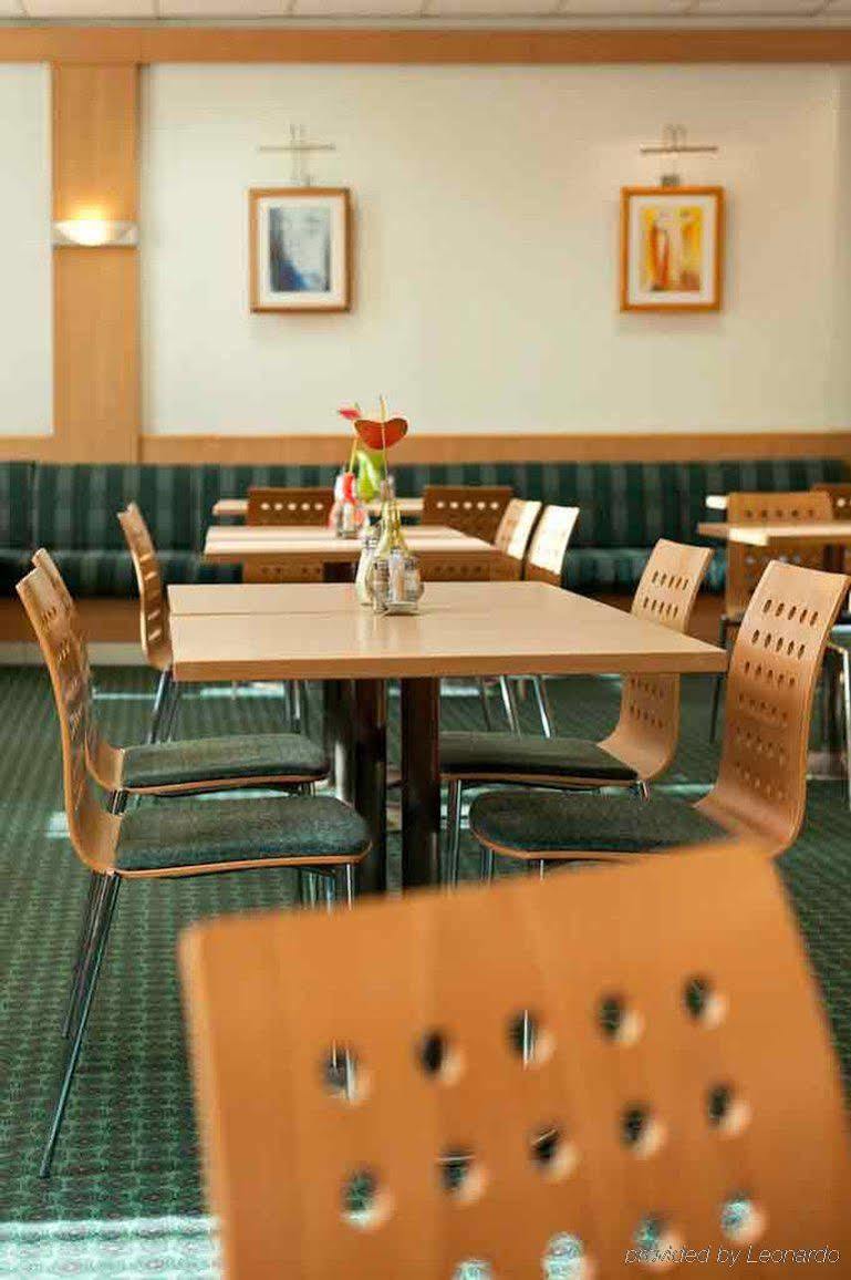 Ibis Bratislava Centrum Esterno foto