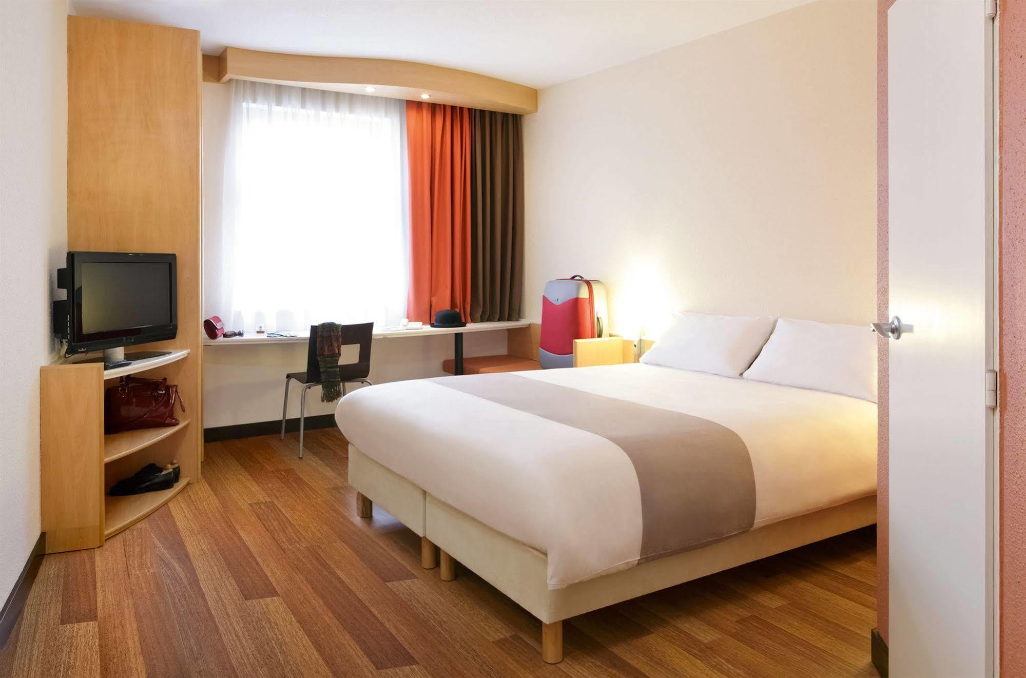Ibis Bratislava Centrum Esterno foto