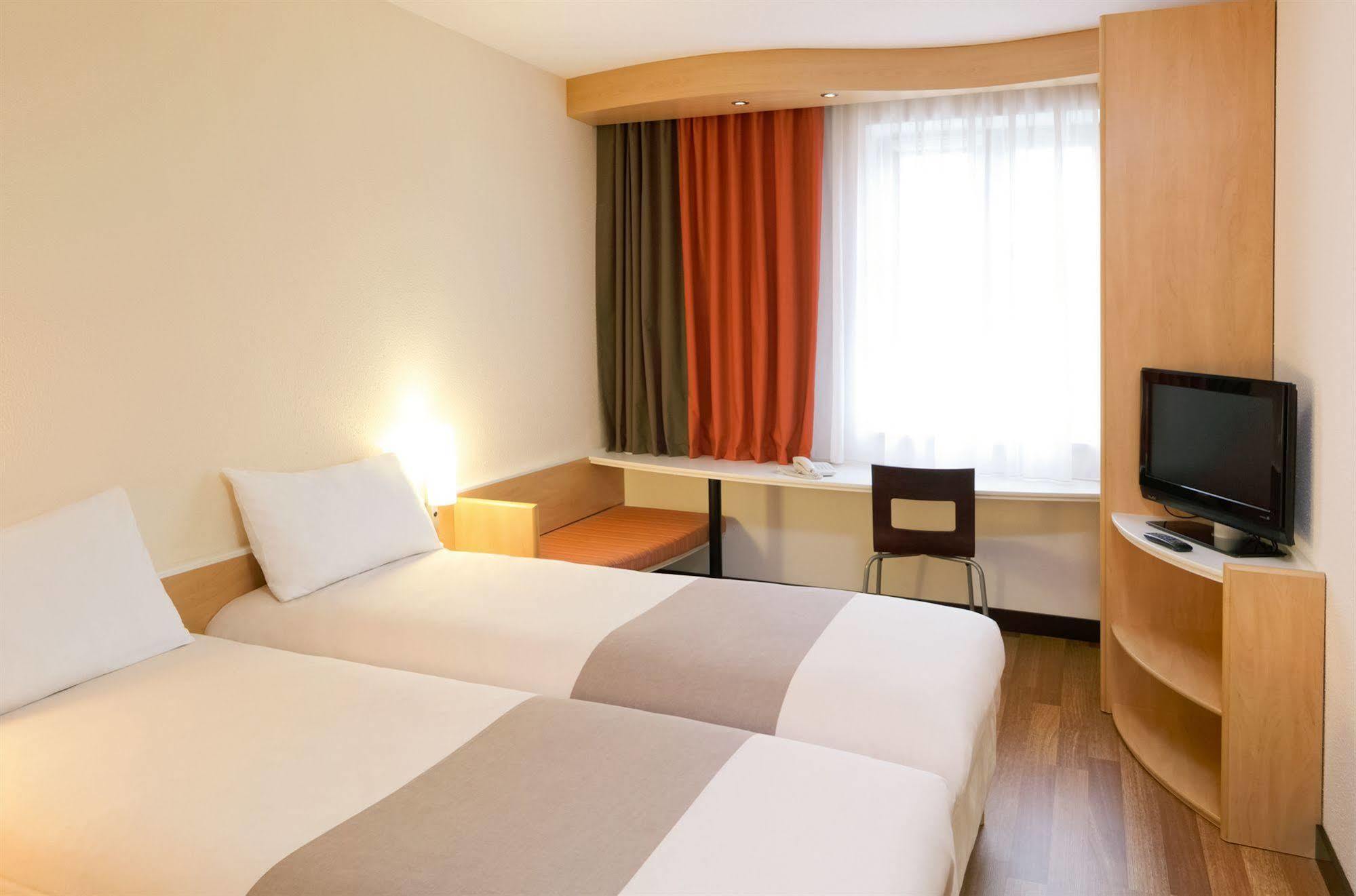 Ibis Bratislava Centrum Esterno foto