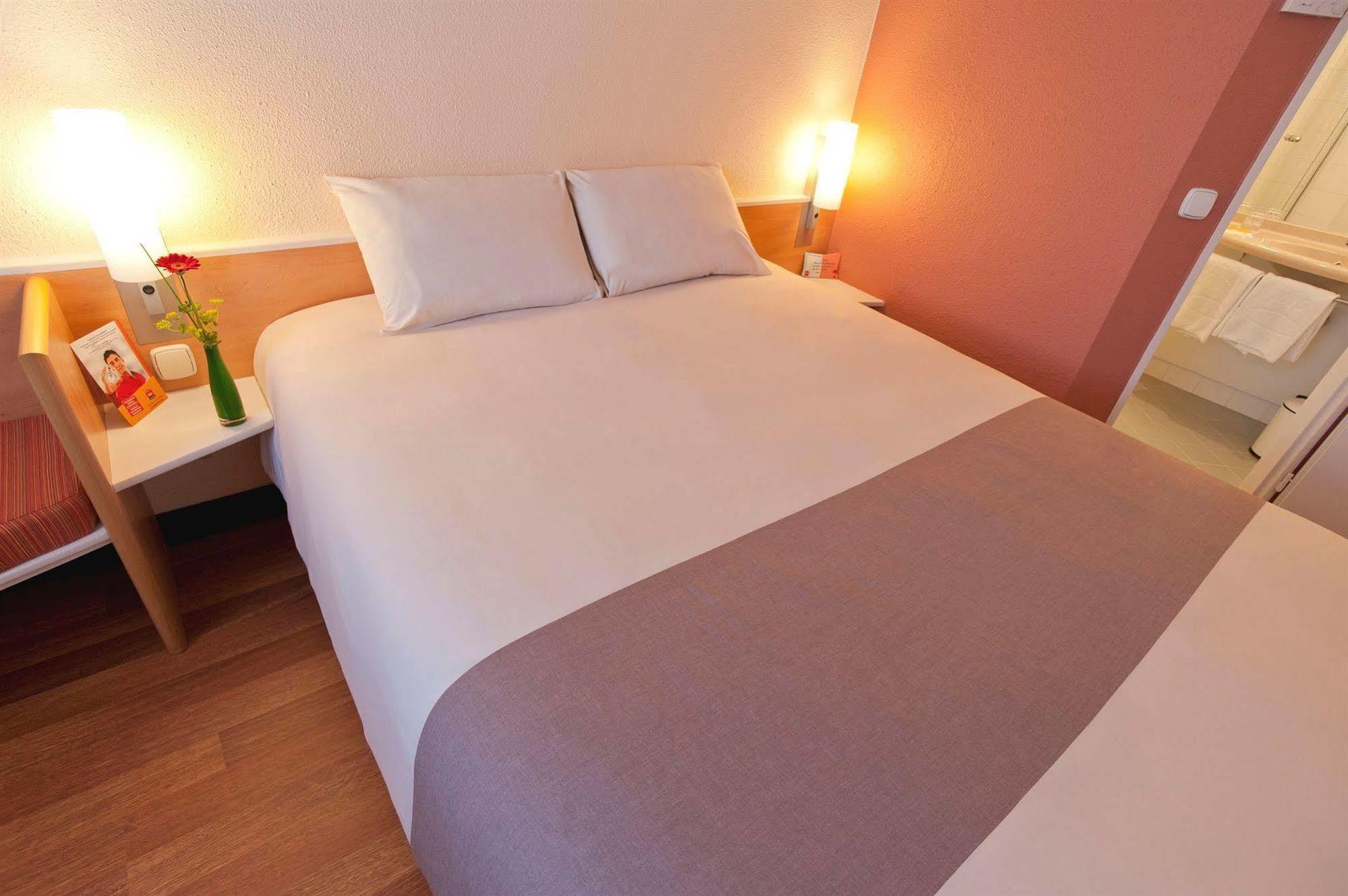 Ibis Bratislava Centrum Esterno foto